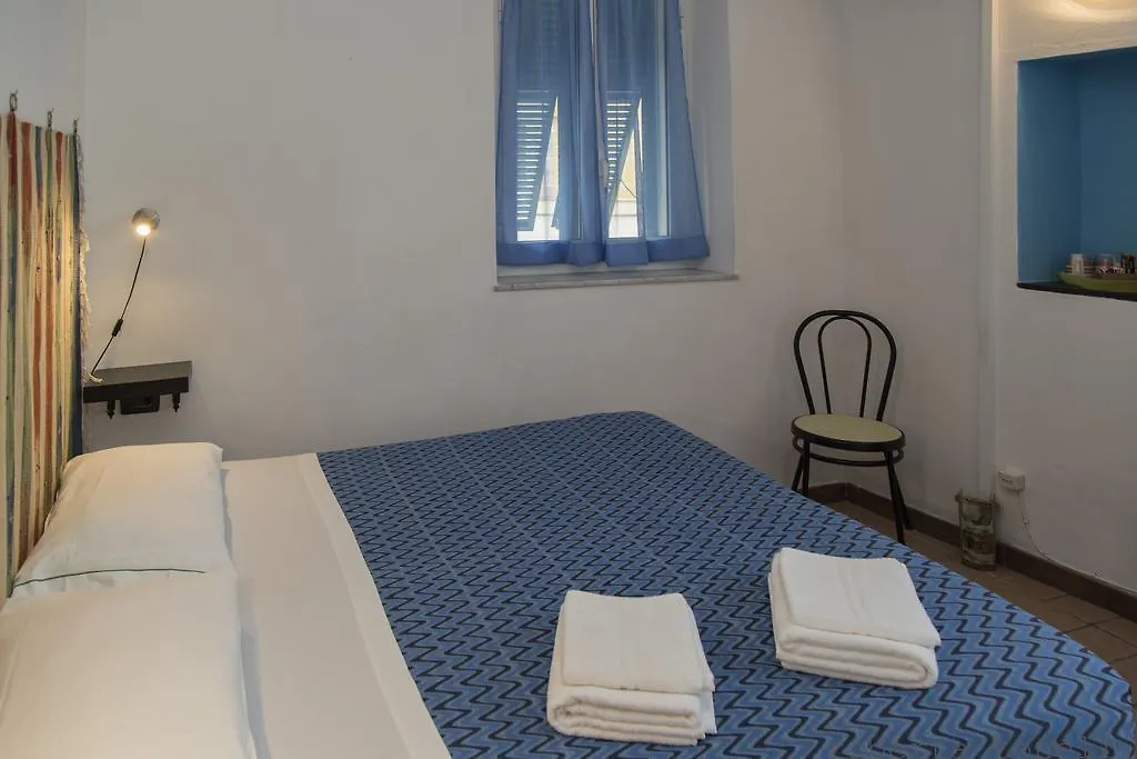Camere Anna Vernazza 0*,